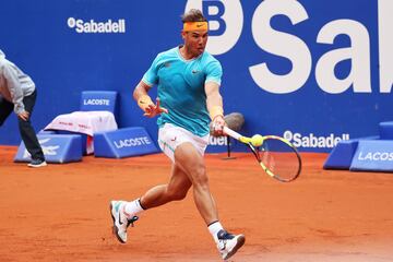 Rafael Nadal se impuso 6-3 y 6-3 sobre David Ferrer en los octavos de final del Conde de Godó de Barcelona.