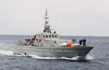 Son embarcaciones de patrulla dise?adas para realizar tareas de vigilancia, control y protecci¨®n en aguas territoriales. Estas unidades est¨¢n equipadas con sistemas modernos de comunicaci¨®n y detecci¨®n, y est¨¢n preparadas para llevar a cabo misiones de seguridad mar¨ªtima, control de fronteras y protecci¨®n de recursos mar¨ªtimos. Adem¨¢s, su dise?o les permite operar en diferentes condiciones mar¨ªtimas, asegurando una respuesta r¨¢pida y eficiente en sus ¨¢reas de responsabilidad. Hay cuatro unidades de esta clase denominadas: Toralla, Fomentor, Isla de Le¨®n e Isla Pinto.