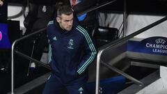 Real Madrid&#039;s Welsh forward Gareth Bale arrives at the pitch before the UEFA Champions League group A football match against Paris Saint-Germain FC at the Santiago Bernabeu stadium in Madrid on November 26, 2019. (Photo by JAVIER SORIANO / AFP)