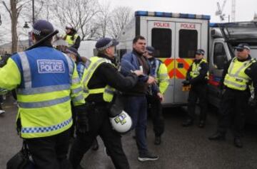 Pelea entre los seguidores del Tottenham y el Millwall