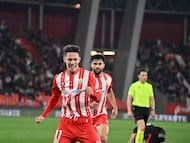 Arribas festeja el segundo de sus goles.