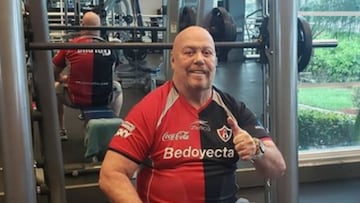 ‘Perro’ Bermúdez se pinta el escudo del Atlas en la cabeza