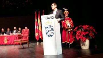 Casillas recoge el premio en Ávila.