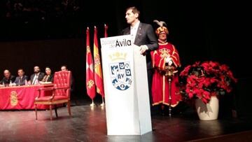 Casillas recoge el premio en &Aacute;vila. 