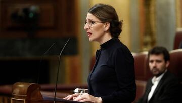 La ministra de Trabajo, Yolanda Díaz, interviene al inicio del pleno celebrado este miércoles en el Congreso de los Diputados en Madrid. Además de la convalidación de los decretos económicos para paliar las consecuencias sociales de la pandemia del coronavirus, el Congreso debate la prórroga del estado de alarma hasta el próximo 11 de abril. En Madrid (España), a 25 de marzo de 2020.
25/O3/2020;COVID-10;CORONAVIRUS;CRISIS;ESTADO DE ALARMA;PANDEMIA;ENFERMEDAD
Pool
25/03/2020