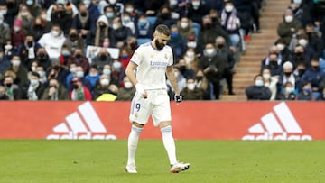 23/01/22 PARTIDO PRIMERA DIVISION 
 REAL MADRID - ELCHE 
 CAMBIO GOLPE LESION BENZEMA