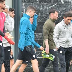 Charla y sesión seria en Lezama, sin Muniain, Yuri y Yeray