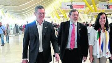 Blanco, Gallardón, Lissavetzky, Coghen y Cobo en el aeropuerto