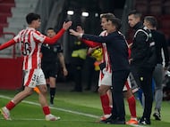 28/03/2026 SPORTING PARTIDO 2ª DIVISION
GIJON ESTADIO EL MOLINON SPORTING-DEPORTIVO CORUÑA BORJA EN BANDA EN EL CAMBIO DE MANU
FOTO PACO PAREDES