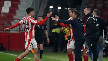 28/03/2026 SPORTING PARTIDO 2ª DIVISION
GIJON ESTADIO EL MOLINON SPORTING-DEPORTIVO CORUÑA BORJA EN BANDA EN EL CAMBIO DE MANU
FOTO PACO PAREDES