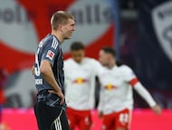 Kristensen, triste tras uno de los goles del Leipzig.