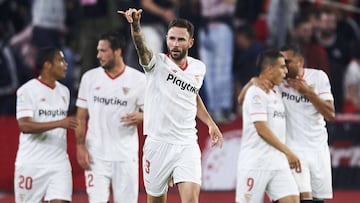 El Sevilla volvió a plaza europea ante un Madrid B que procuró no molestar. El mexicano brilló con el segundo gol de la noche. Ramos tiró dos penaltis y falló uno.
