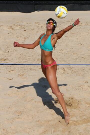 Campeonato femenino de voley playa Abierto de Hudson River Park de Nueva York.