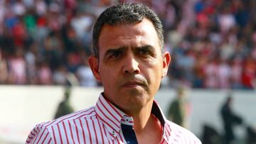 GUADALAJARA, MEXICO - MAY 15: Ricardo Cadena head coach of Chivas looks on during the quartefinals second leg match between Atlas and Chivas as part of the Torneo Grita Mexico C22 Liga MX at Jalisco Stadium on May 15, 2022 in Guadalajara, Mexico. (Photo by Alfredo Moya/Jam Media/Getty Images)