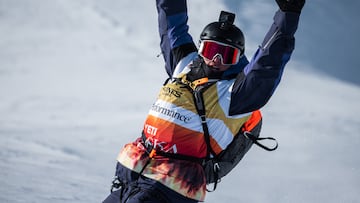 Victor De Le Rue en Alaska celebrando su ronda.