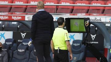 Soccer Football - La Liga Santander - FC Barcelona v Real Madrid - Camp Nou, Barcelona, Spain - October 24, 2020 Referee Juan Martinez Munuera refers to VAR REUTERS/Albert Gea