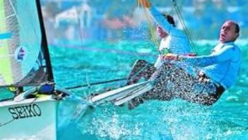 <b>EN CABEZA. </b>El 'Movistar' de Iker Martínez y Xabi Fernández.