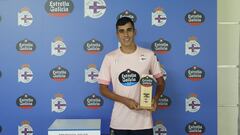 Diego Villares recibió el premio Estrella Galicia al mejor jugador de septiembre en el Deportivo