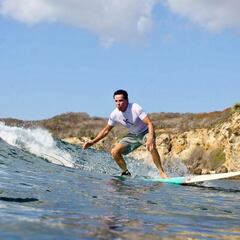 Bob Duggan: un surfista multimillonario de 80 años que no terminó los estudios