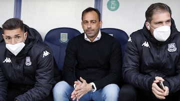 Fran Fern&aacute;ndez, entrenador del Alcorc&oacute;n, en el partido contra el Tenerife.