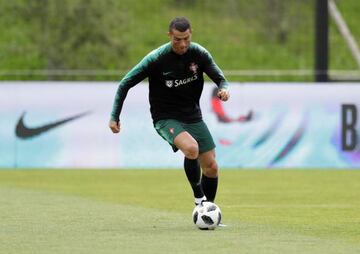 Real Madrid star Cristiano Ronaldo joined up with the Portugal World Cup squad on Monday.