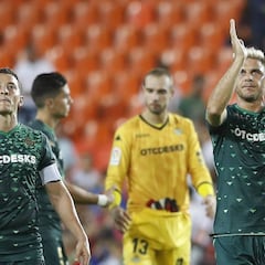 Joaquín y Guardado, dos veteranos para redimir al Betis