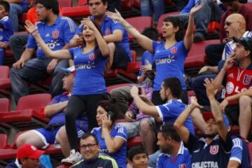 FÃºtbol, Universidad de Chile v Colo Colo.
Final Copa Chile 2015.
Hinchas de Universidad de Chile alientan a su equipo durante el partido final de la Copa Chile contra Colo Colo disputado en el estadio La Portada de La Serena, Chile.
02/12/2015
Ramon Monroy/Photosport**********

Football, Universidad de Chile v Colo Colo.
Copa Chile Championship 2015 final.
Universidad de Chile's fans cheer their team during the Copa Chile Championship football match final against Colo Colo at the La Portada stadium in La Serena, Chile.
02/12/2015
Ramon Monroy/Photosport