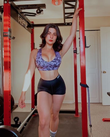 La influencer Valentina Runcco decidió darle un giro radical a su vida hace un año y medio: "Luché con el peso y con cumplir estándares", señaló en AS Chile.
Cuenta: @valentinaruncco