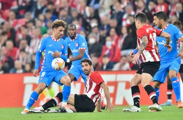 Antoine Griezmann y Raúl Garcí­a.