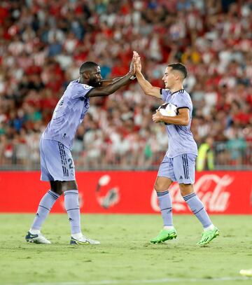 Apareció Lucas Vázquez en el momento y sitio adecuados para cazar un balón muerto dentro del área local, firmando el empate con su pierna izquierda.