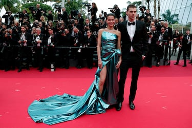 Lea Elui y Scott Morton durante la alfombra roja del Festival de Cannes 2023.