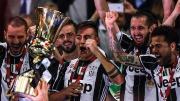 La hegemonía de la Juve en la Serie A de Italia no es algo nuevo, ya que históricamente la ‘Vecchia Señora’ es el gran conquistador del Calcio con 33 títulos (y no de torneos cortos), superando ampliamente al AC Milan, su más cercano perseguidor, que al momento suma 18. Por si fuera poco, los ‘bianconneros’ son hexacampeones de Italia y no se ve que alguien pueda romper su dominio.
