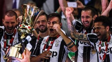 La hegemonía de la Juve  en la Serie A de Italia no es algo nuevo, ya que históricamente la ‘Vecchia Señora’ es el gran conquistador del Calcio con 33 títulos (y no de torneos cortos), superando ampliamente al AC Milan, su más cercano perseguidor, que al momento suma 18. Por si fuera poco, los ‘bianconneros’ son hexacampeones de Italia y no se ve que alguien pueda romper su dominio.