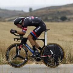 Dumoulin ya es maillot rojo pero la Vuelta está que arde