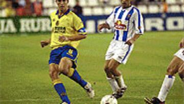 <B>MISIÓN ESPECÍFICA</B>. Jonathan vigilará al delantero amarillo.