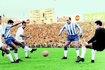 39 años y 273 días. La leyenda del Real Madrid se fue al Esspanyol tras un desencuentro con Bernabéu. Colgó las botas tras dos años en el club de Sarriá