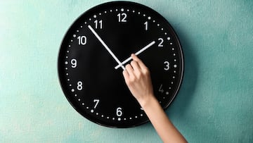Cambio de hora en Chile 2024: cuándo se cambia, hay que adelantar o atrasar el reloj para el horario de verano