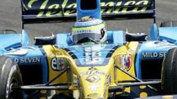 <B>ALONSO NO RODÓ.</B> La lluvia provocó que Renault suspendiera sus entrenamientos y no rodara en Silverstone.