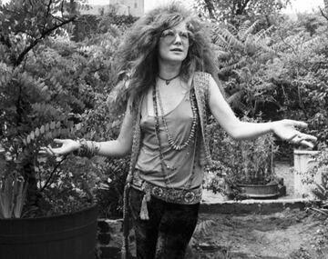 Fue la primer mujer considerada como una estrella de rock, sin embargo, una sobredosis de heroína terminó con su vida el 4 de octubre de 1970.