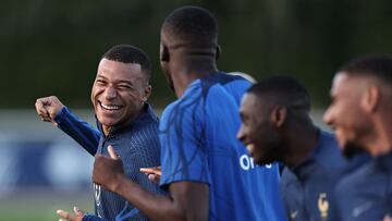 Mbappé, entrenando con Francia.