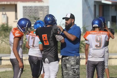 Los Broncos, de la celda al emparrillado