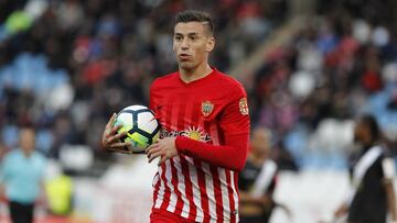 Rub&eacute;n Alcaraz pertenece al Girona, pero la &uacute;ltima temporada jug&oacute; en el Almer&iacute;a. 