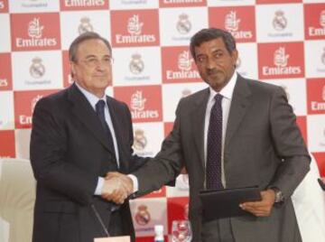 El Real Madrid C. F. y Emirates presentaron el nuevo acuerdo de patrocinio entre ambas entidades y la camiseta de la temporada 2013/14, que llevará el nombre de la compañía aérea.Al acto también acudieron los jugadores de la plantilla blanca, que posaron con las nuevas equipaciones.