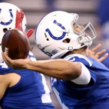 Y con todos ustedes, el quarterback de los Colts: (redoble de tambores) ¡¡¡Josh Freeman!!! Qué bajón.