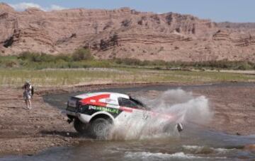 La décima etapa del Rally Dakar entre Chilecito y San Juan (Argentina).
El peruano Nicolás Fuchs compite en su Ford HRX.