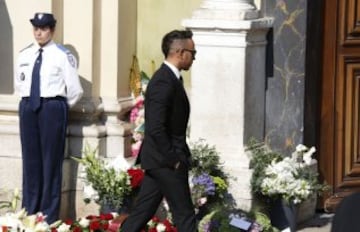 Lewis Hamilton a su llegada al funeral.