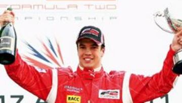 <b>VICTORIA. </b>Monrás, en el podio de Silverstone.