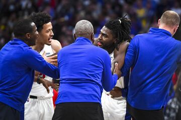 después de ser sancionado con una falta flagrante tipo 2 por golpear con su codo en la cara del jugador de los Pistons Isaiah Stewart.

