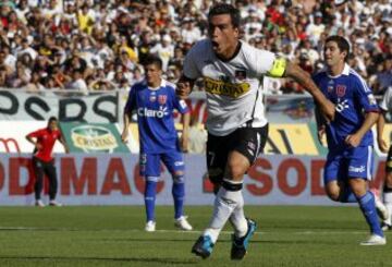 Esteban Paredes ha sido capitán tres veces por Colo Colo ante la U. La última en 2012.