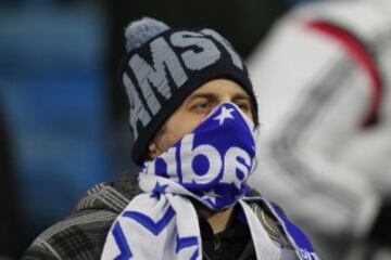 Bufandas y gorros para combatir el frío invernal.